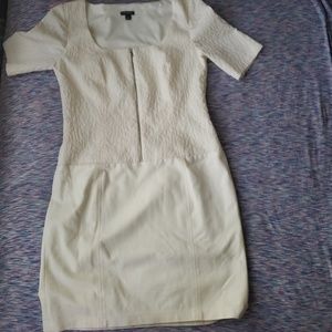 White dress*off white